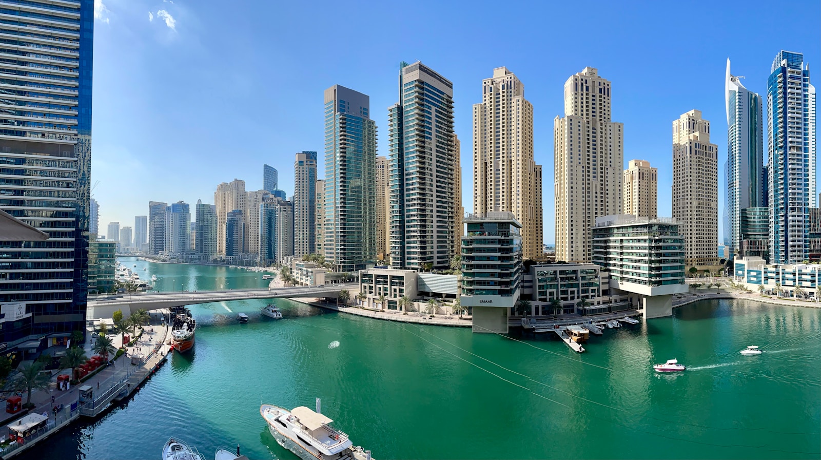 Understanding the United Arab Emirates: A Geographic and Regional Overview for Travelers