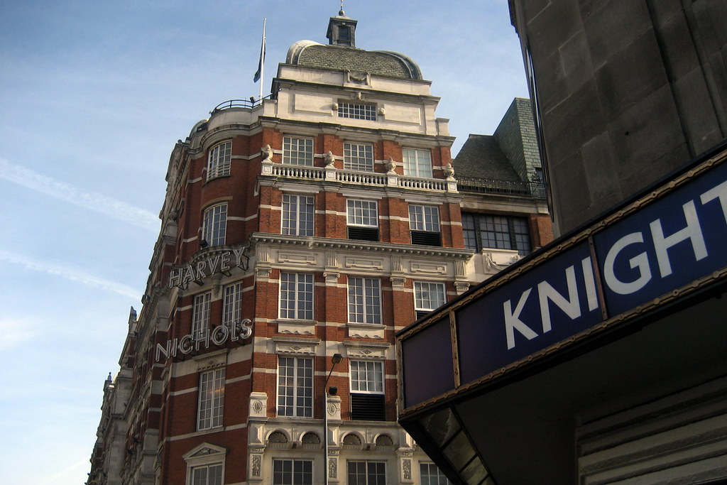 Ultimate Guide to London Knightsbridge: Shopping, Culture & Cafés