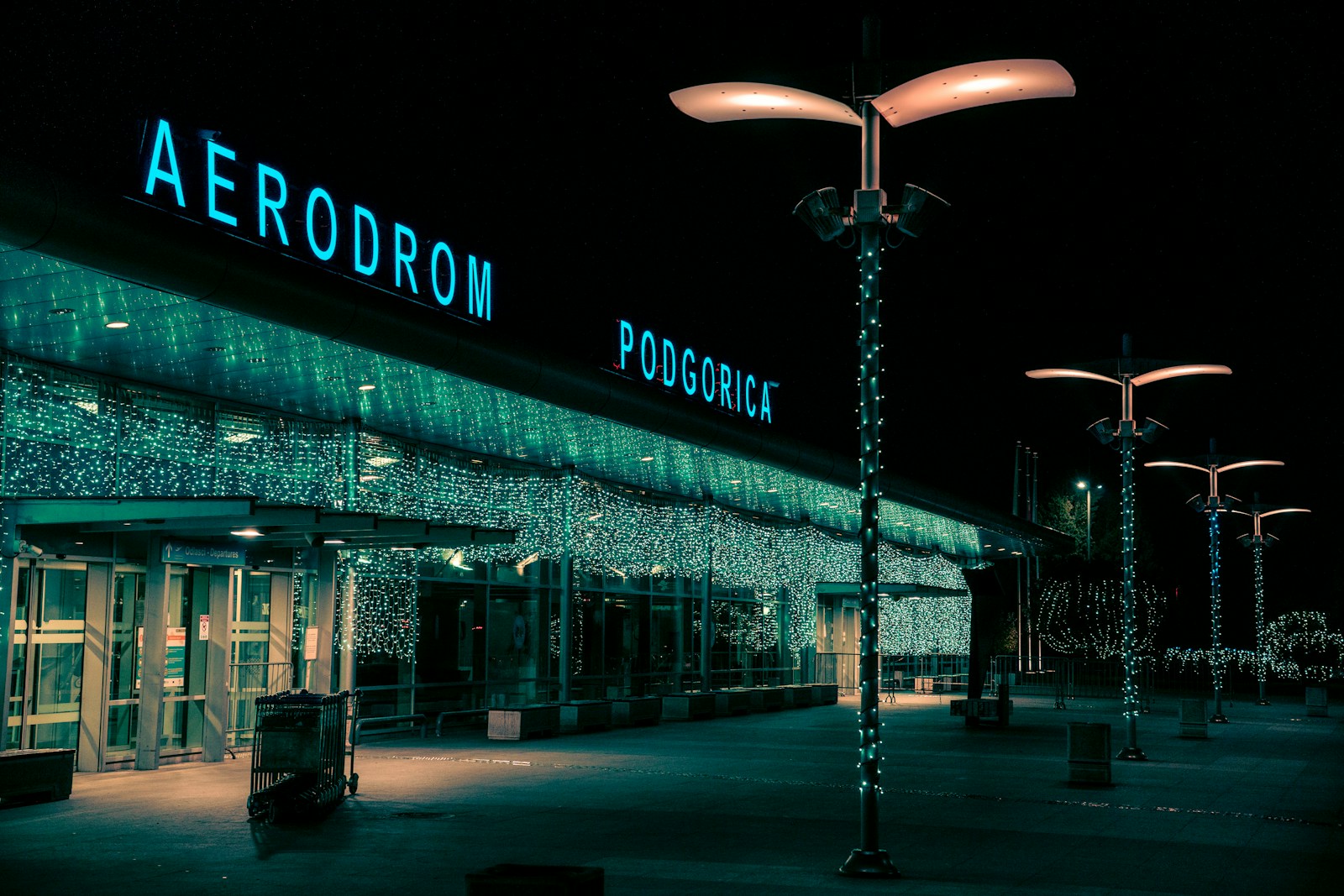 a building with a sign that says aerodrom lit up at night