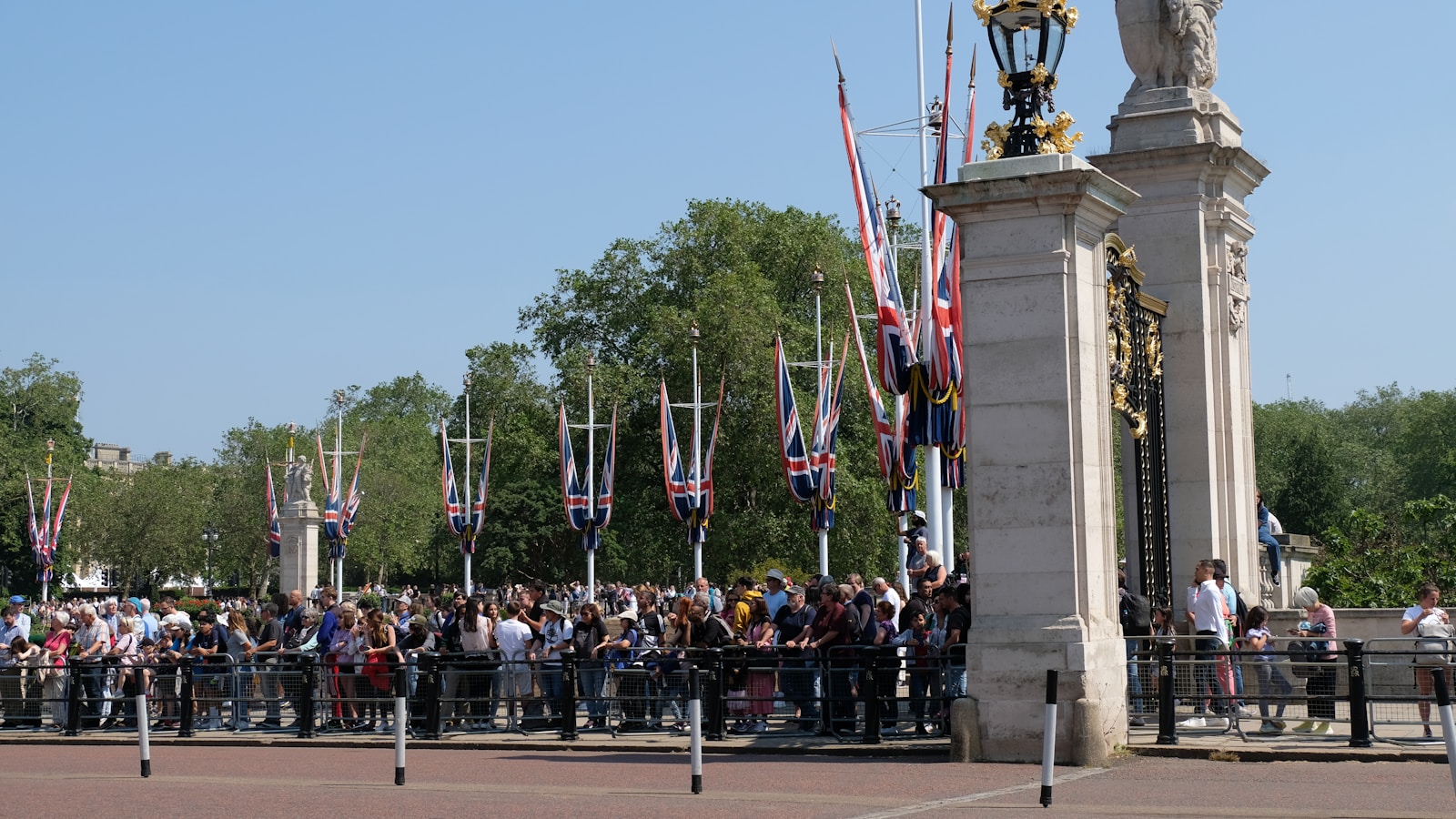England Monarchy 101: What Travelers Should Know Before Visiting