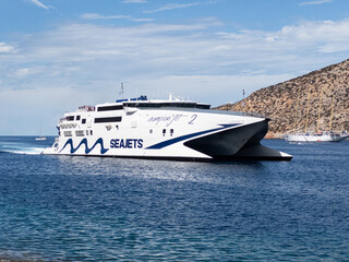 Mykonos to Santorini Ferry Guide [2026]: What No One Tells You