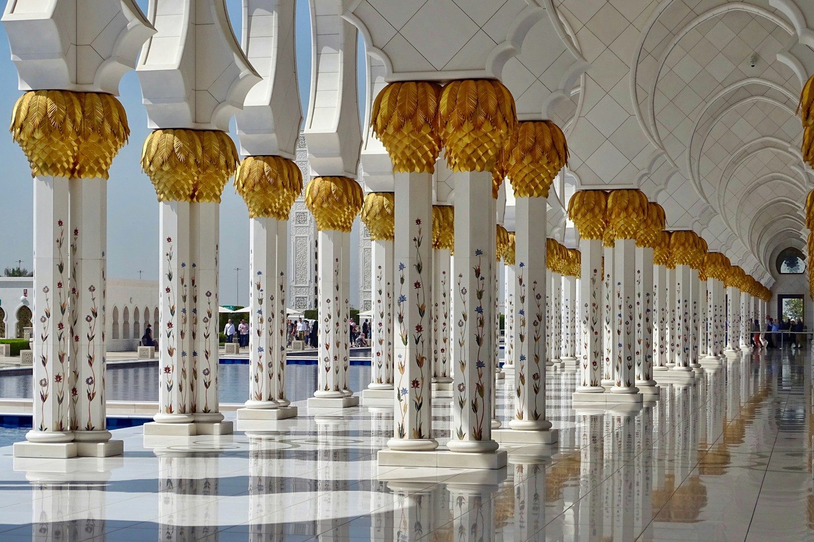 How to Navigate Abu Dhabi Airport on a Layover (Without Losing Your Mind)