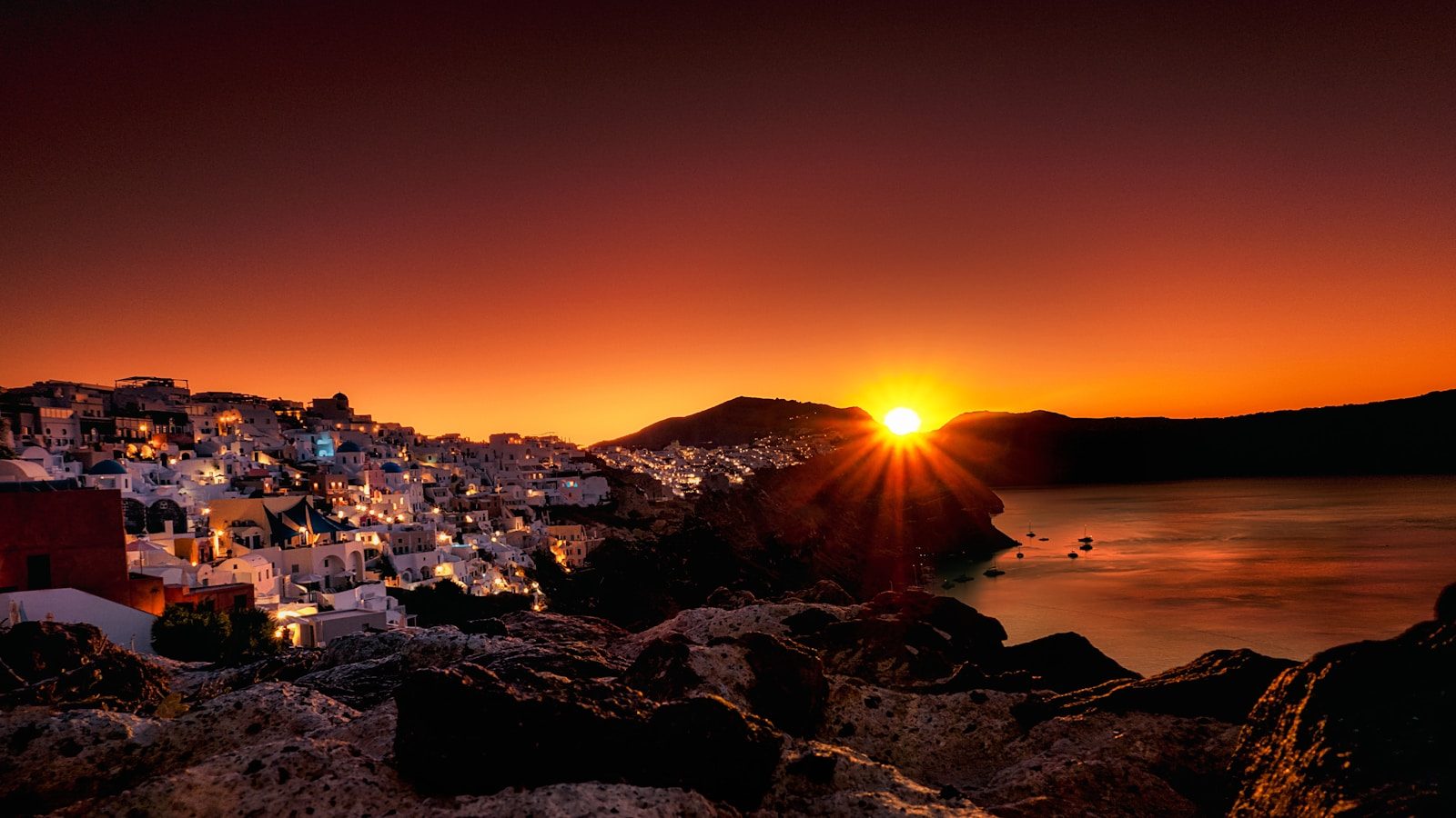 Santorini Weather Guide: When to Visit (And When Not To)