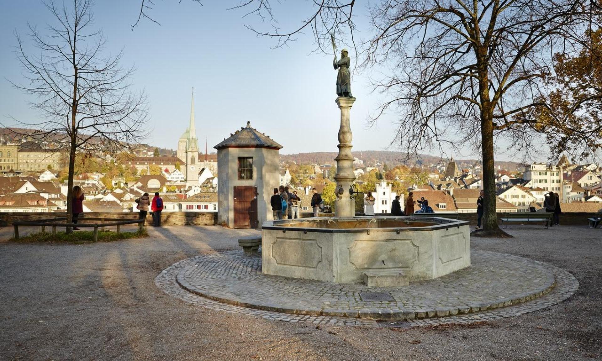 How to Reach Zurich Lindenhof Hill: A Walking Guide